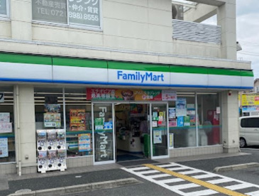 ファミリーマート関西外大前店の画像1