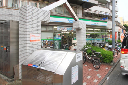 ファミリーマート　国領二丁目店の画像1