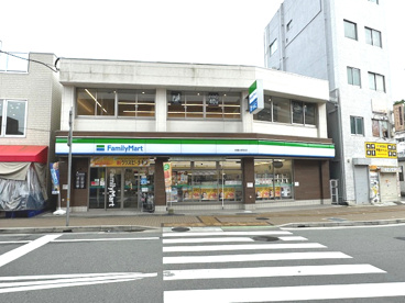 ファミリーマート 鈴蘭台駅前店の画像1