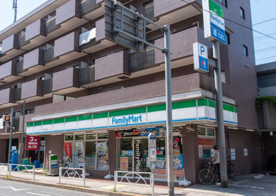 ファミリーマート 砧城山通り店の画像1
