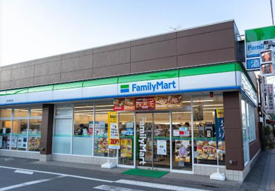 ファミリーマート 国立駅北店の画像1