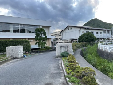 麻里布中学校の画像1