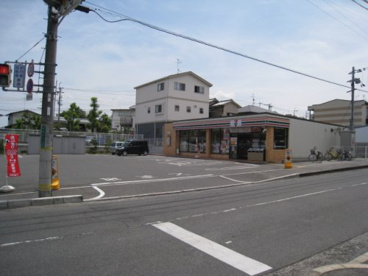 セブンイレブン 堺深阪店の画像1