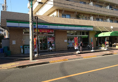 ファミリーマート 練馬氷川台店の画像1