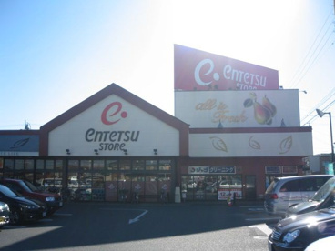 赤い看板が印象的です。 遠鉄ストアー新橋店の画像2