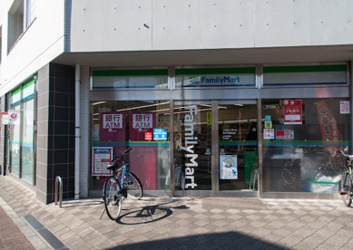 ファミリーマート 喜多見駅北店の画像1