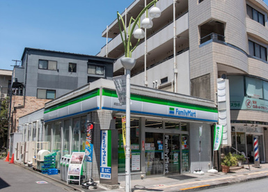 ファミリーマート 経堂北店の画像1