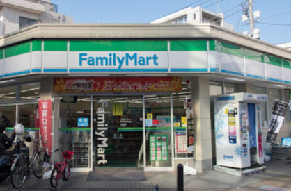 ファミリーマート 富士見台駅前店の画像1