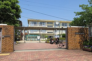 東大阪市立縄手中学校の画像1