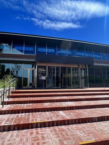 多摩市立中央図書館