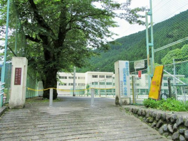 奥多摩町立奥多摩中学校の画像1