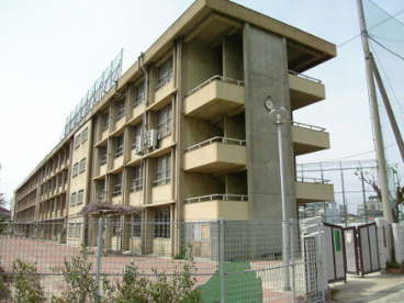 八尾市立龍華中学校の画像1