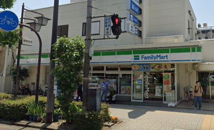 ファミリーマート 築港店の画像1