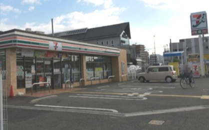 セブン-イレブン ＪＲ和泉府中駅西口店の画像1