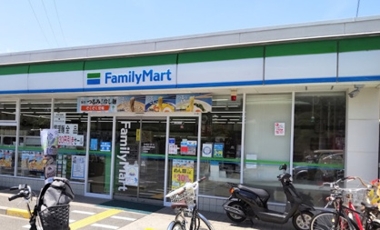 ファミリーマート 泉大津北助松店の画像1