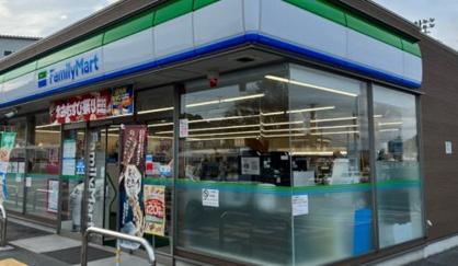 ファミリーマート 和泉槇尾中学校南店の画像1