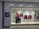 Gapストア ランドマークプラザ店の画像