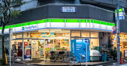 ファミリーマート 西葛西駅前店の画像1