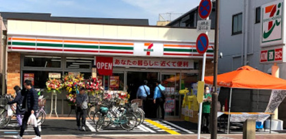セブンイレブン 足立竹ノ塚駅西店の画像1
