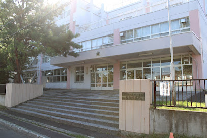 札幌市立藤野小学校の画像1