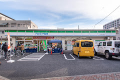 ファミリーマート 東京成徳学園前店の画像1