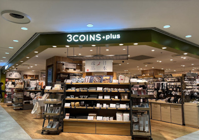 3COINS  plus 京王聖蹟桜ケ丘ショッピングセンター店の画像1