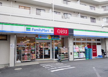 ファミリーマート リコス川崎宮前平店の画像1