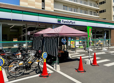 ファミリーマート 板橋加賀二丁目店の画像1