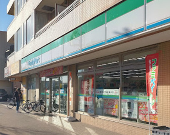 ファミリーマート さんみせ大谷口店の画像1