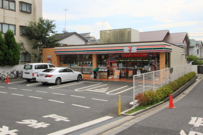 セブンイレブン都立西高前店の画像1