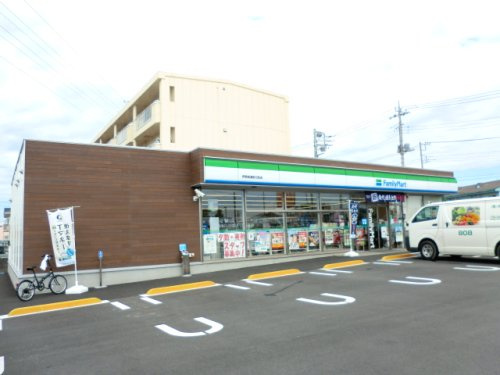 ファミリーマート 伊勢崎連取元町店の画像