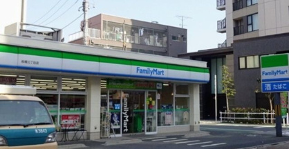 ファミリーマート 板橋前野町三丁目店の画像1
