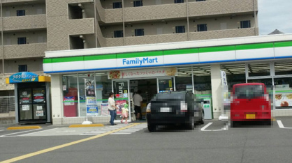 ファミリーマート三田三輪店の画像1