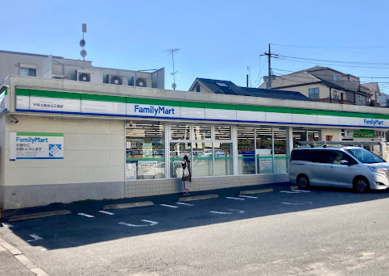 ファミリーマート 大田上池台三丁目店の画像1
