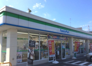ファミリーマート 東狭山ヶ丘一丁目店の画像1
