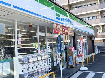 ファミリーマート鹿骨五丁目店の画像1