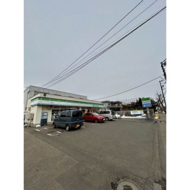 ファミリーマート 平岸南店の画像1
