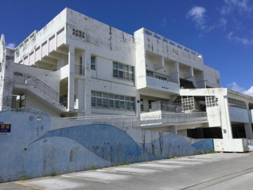 沖縄市立泡瀬小学校の画像1