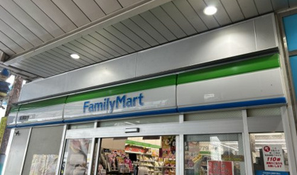 ファミリーマート 綾瀬駅東口店の画像1