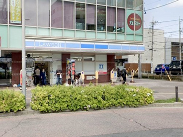 ローソン中山駅前店の画像1