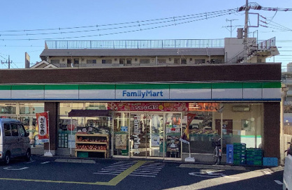ファミリーマート 三郷駅南店の画像1