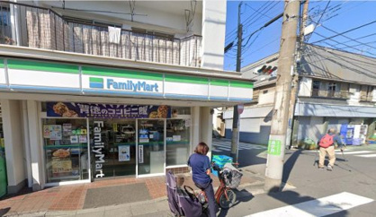 ファミリーマート 小田本通り店の画像1