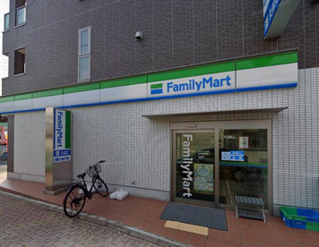 ファミリーマート 東浦和駅前店の画像1