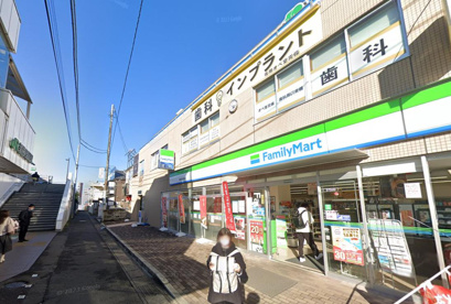 ファミリーマート 新検見川駅前店の画像1