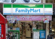 ファミリーマート アメ村三角公園前店の画像1