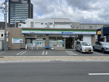 ファミリーマート 清水草薙駅前店の画像1