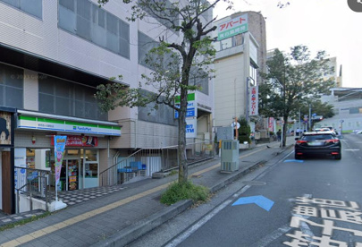 ファミリーマート 新百合ケ丘駅前店の画像1