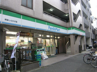 ファミリーマート 坪田しらひげ店の画像1