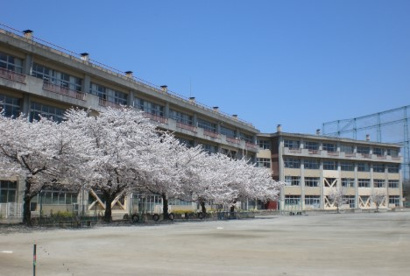 鶴ヶ島市立藤中学校の画像1