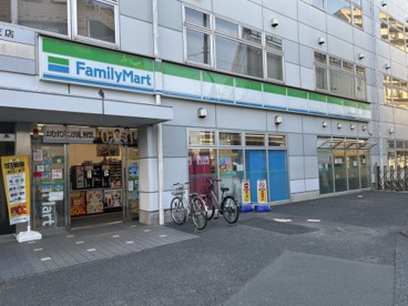 ファミリーマート　西武東長崎駅前店の画像1